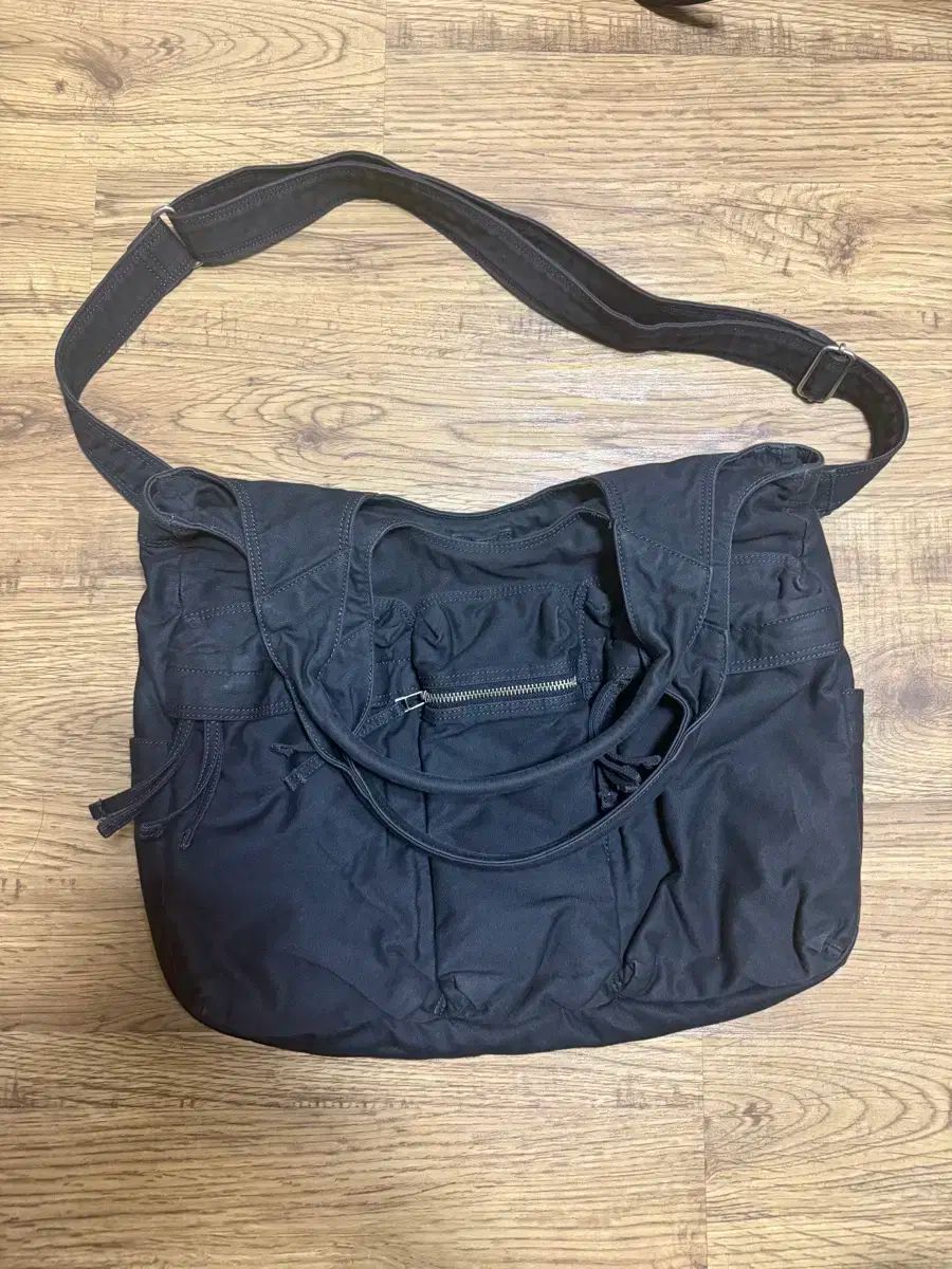 シンプル!! プラダ PRADA 多収納ビジネス＆PCバッグ 側面三角ロゴ