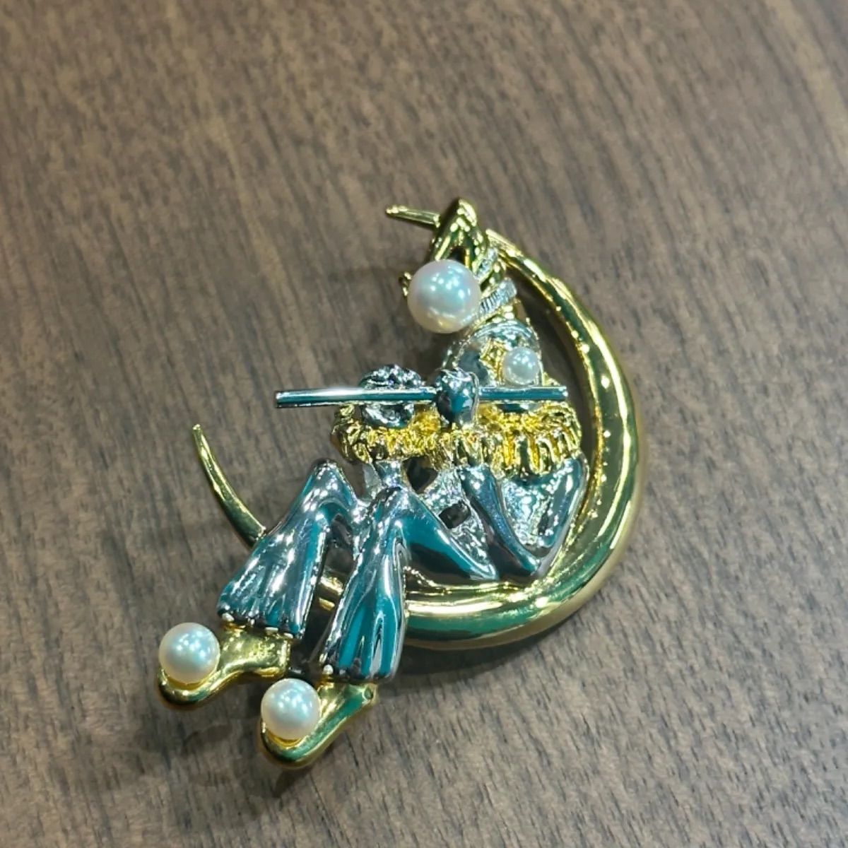 MIKIMOTO フルートを奏でるピエロブローチ