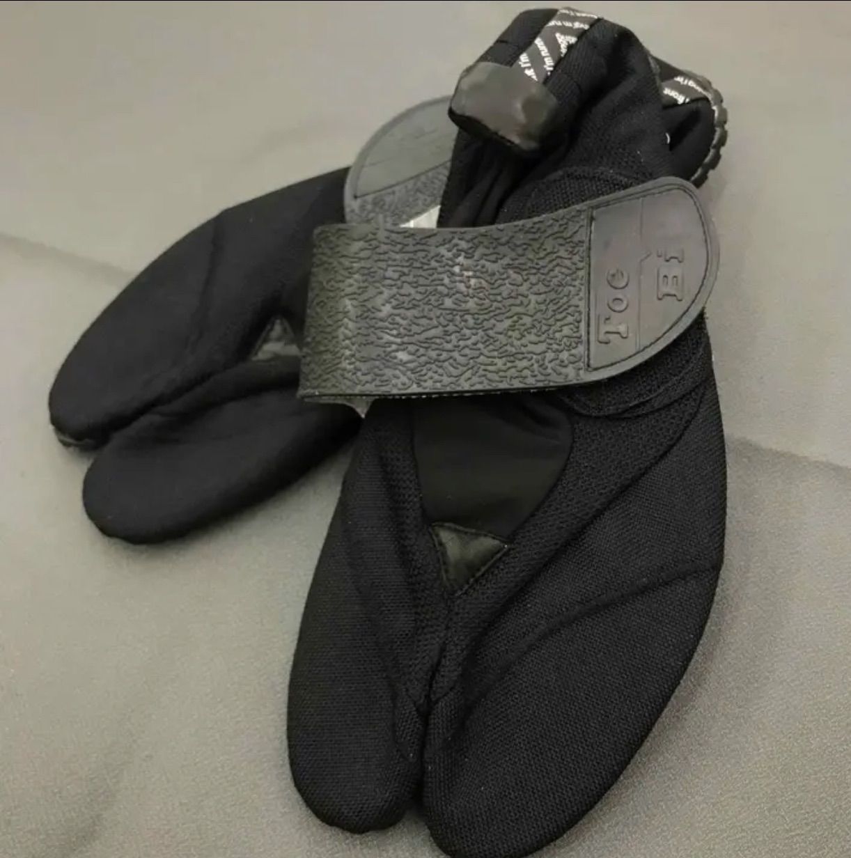 訳あり品】Toe-Bi (トゥ－ビ）ブラック 新型ランニング足袋 箱し