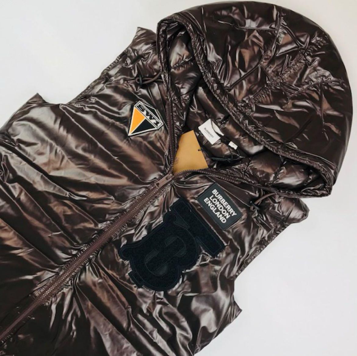 バーバリ－　ダウンベスト 新品未使用☆BURBERRY・バーバリー メンズ ビックパイル地TB ブランド