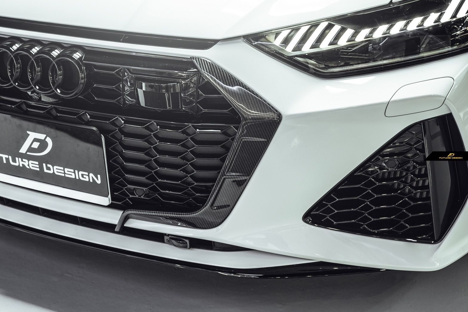 【FUTURE DESIGN 正規品】AUDI RS6 AVANT C8 アバント フロントグリル用 スプリッター 本物DryCarbon ドライカーボン カスタム エアロ