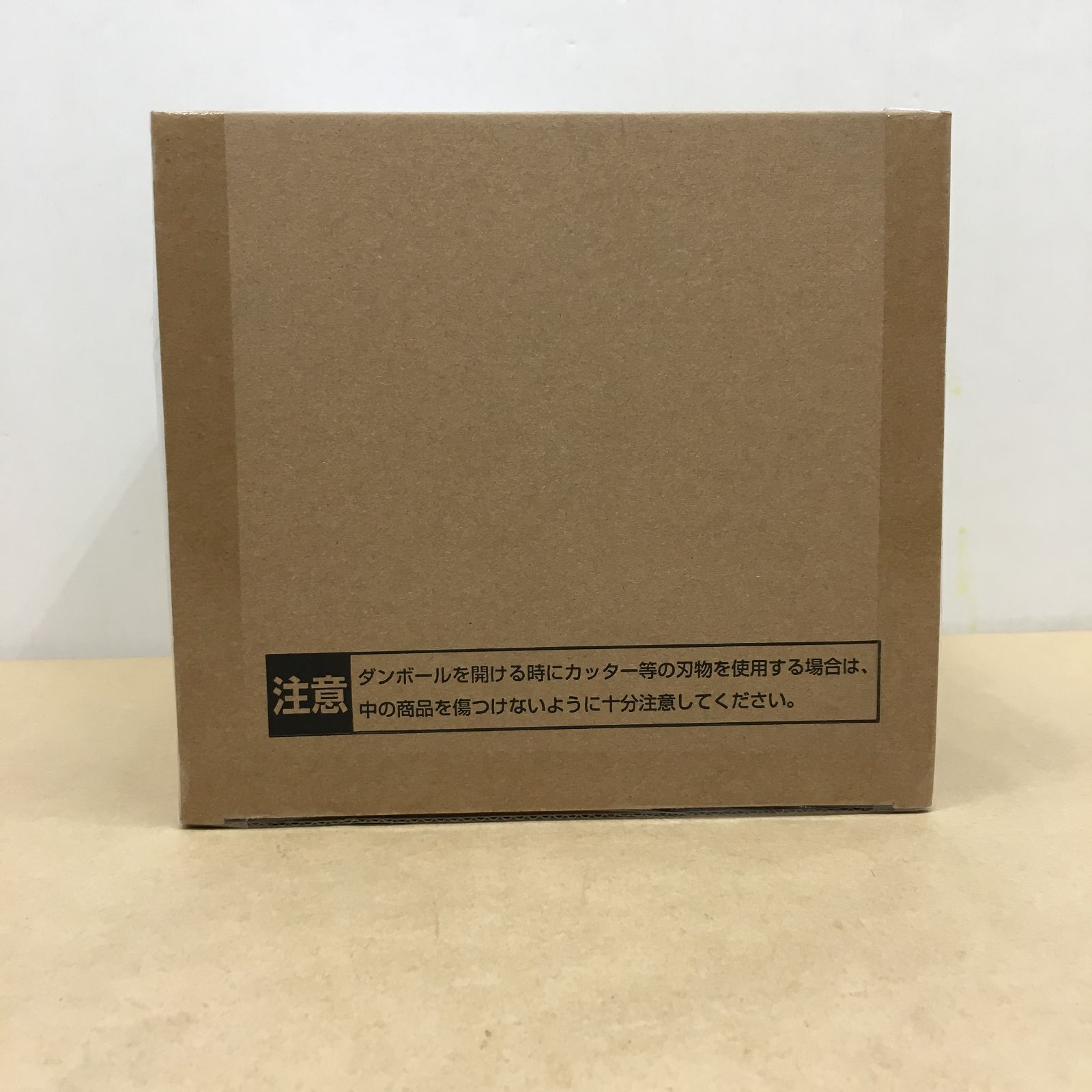 輸送箱未開封 バンダイ ワンピース ワールドコレクタブル