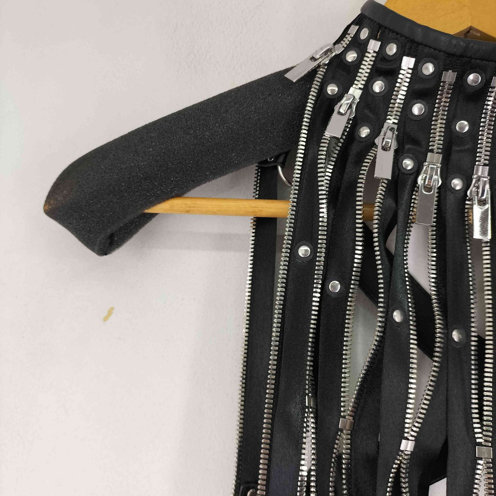 ノワールケイニノミヤ noir kei ninomiya 22AW クロスストラップ ノワールケイニノミヤ noir kei ninomiya 22AW クロスストラップ