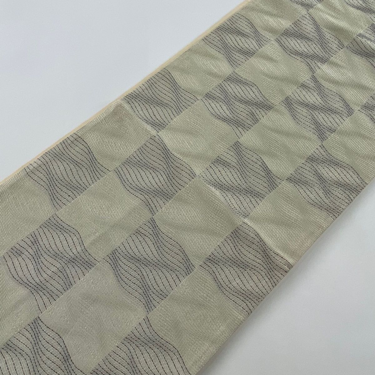 袋帯 秀品 変わり市松模様 よろけ縞 灰白 六通 正絹 【中古