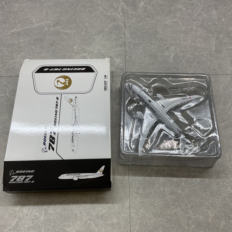 BOEING 787-8