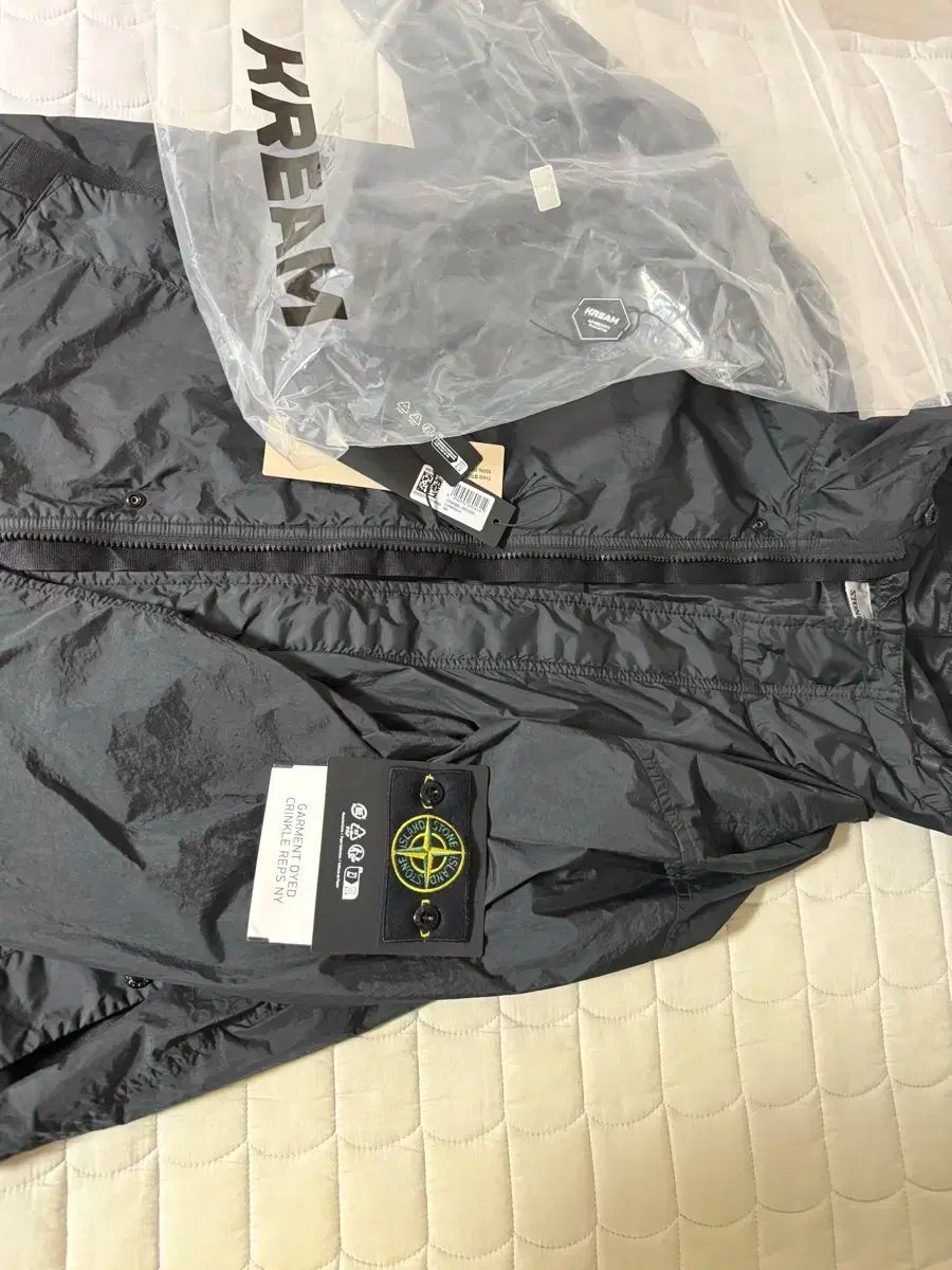 STONE ISLAND ストーンアイランド 25SS クリンクルレップス ウインドブレーカー