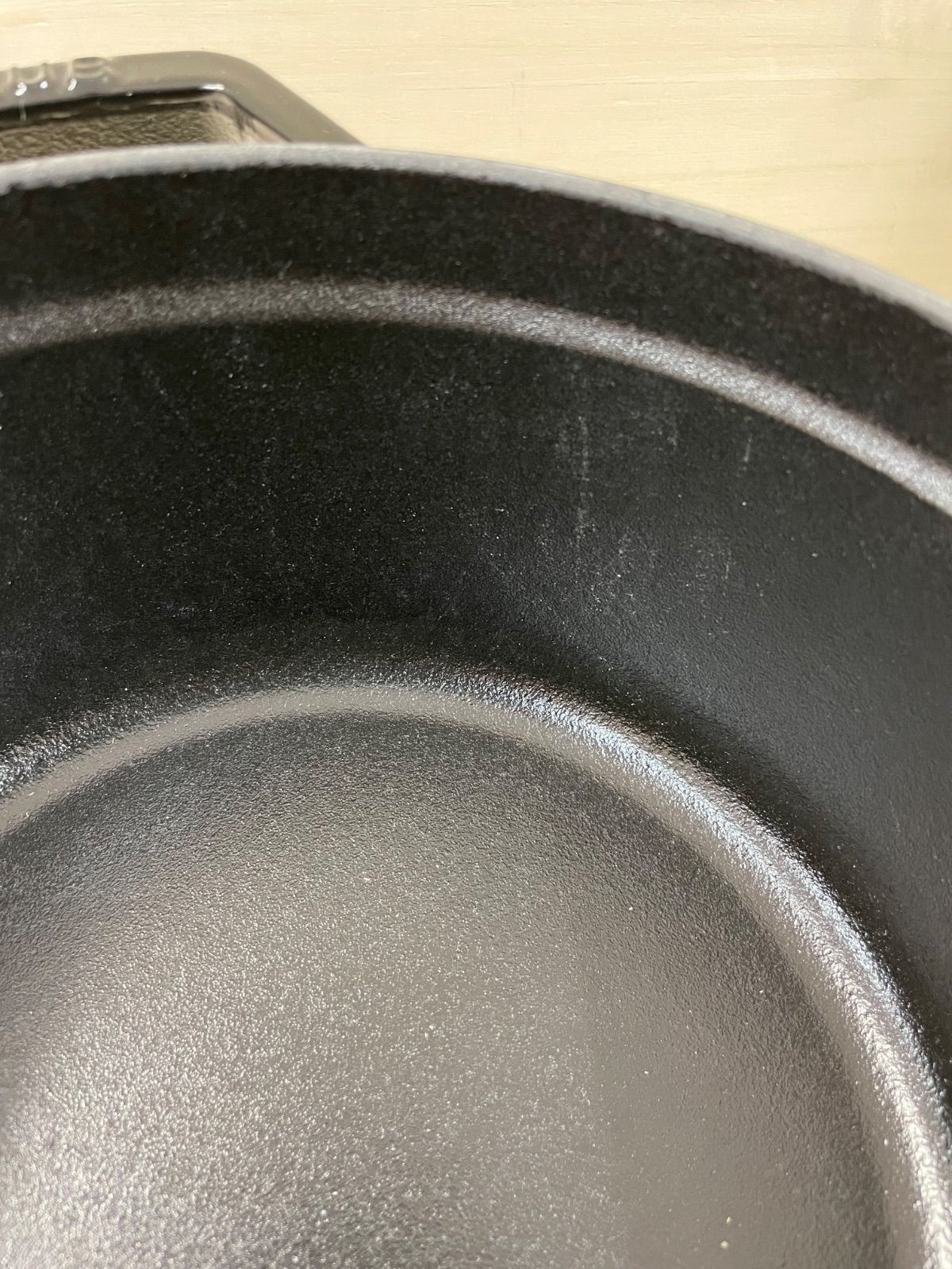 ラウンドココット シャイニーブラック