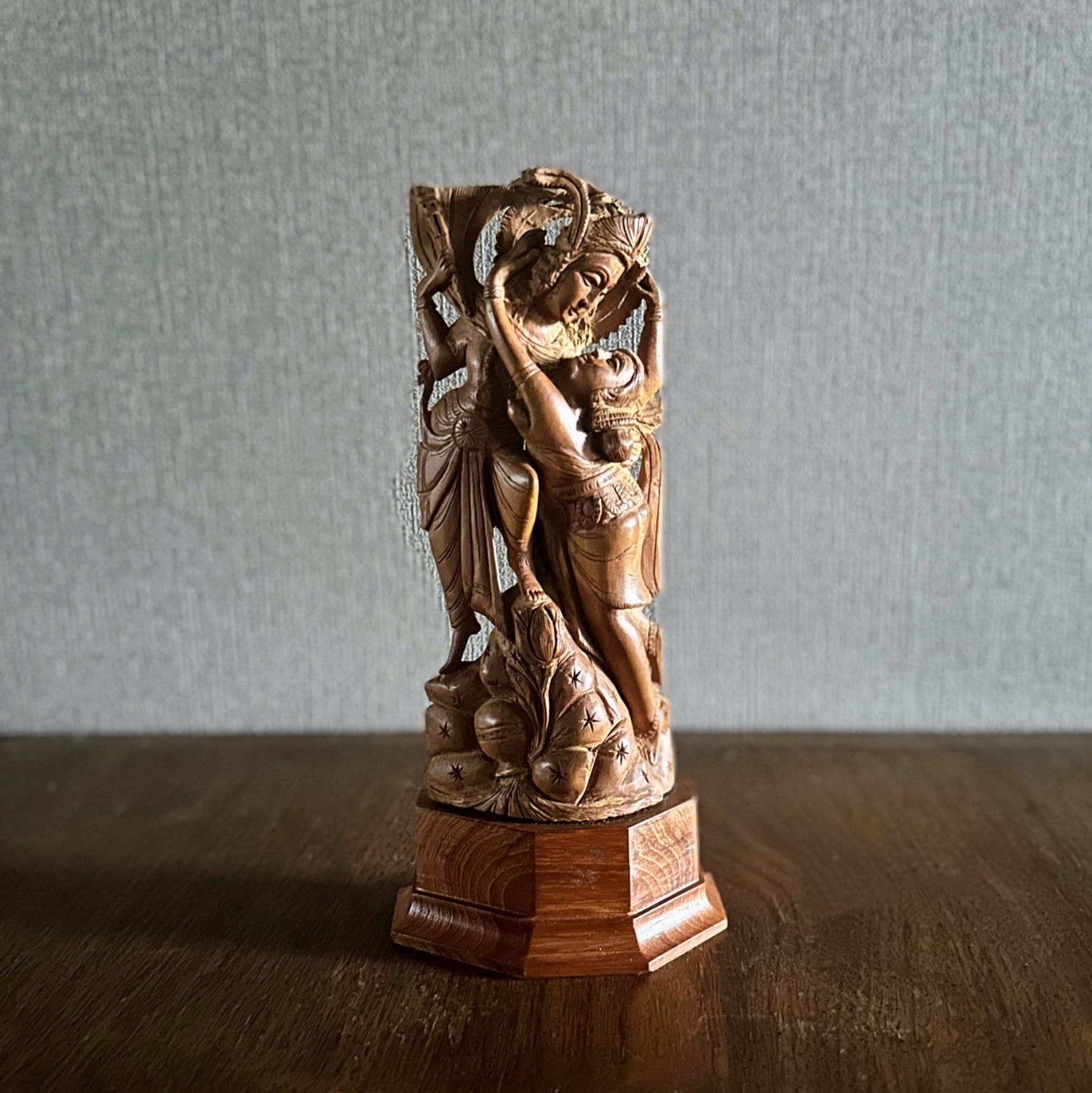 白檀 木製 インド仏教美術 インド神 クリシュナ神 ラーダー女神 一刀彫り 木彫り 仏像 置物 木製 彫刻 - メルカリ