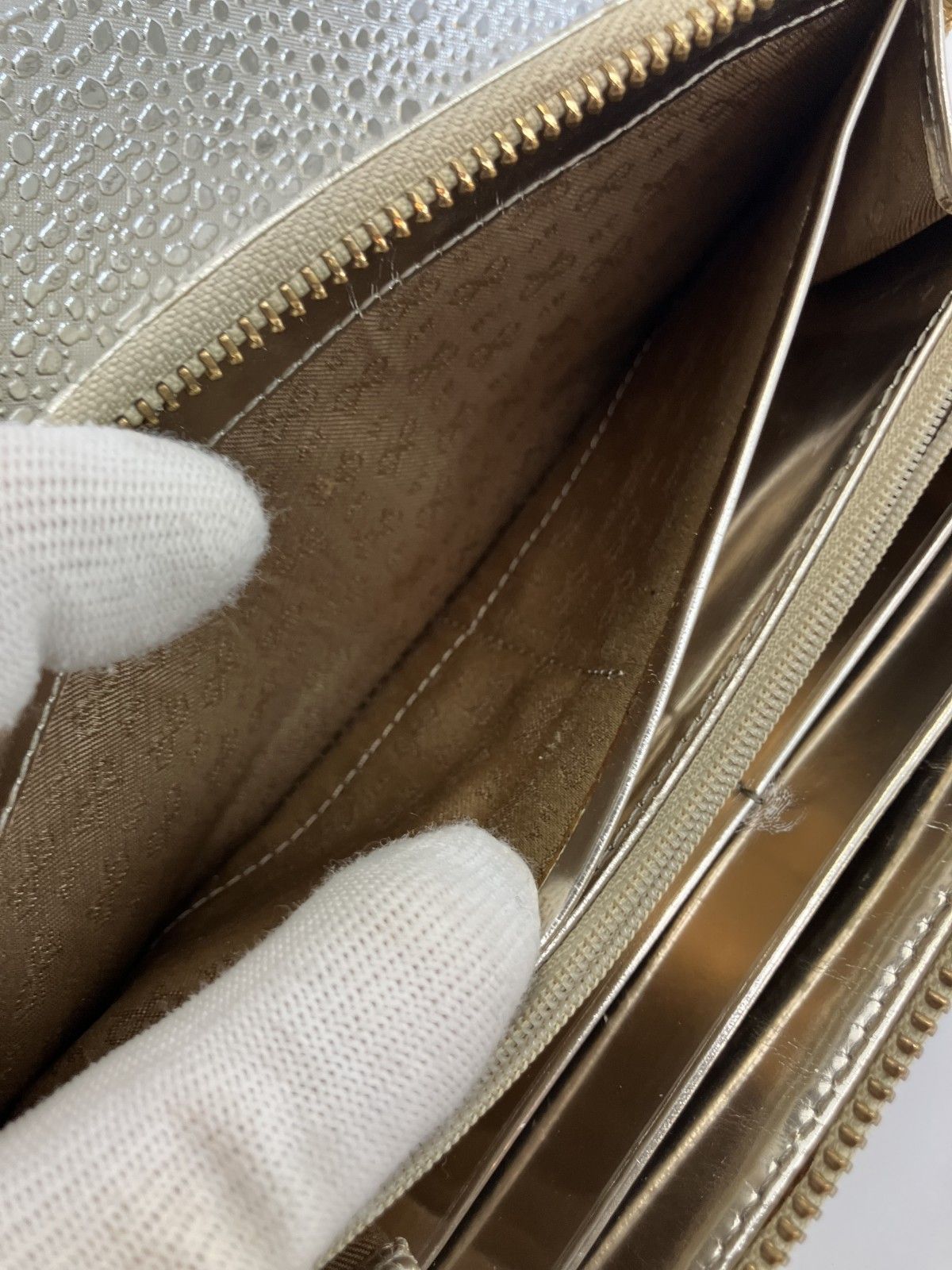 Anya Hindmarch アニヤ・ハインドマーチ 長財布 ラウンドファスナー 