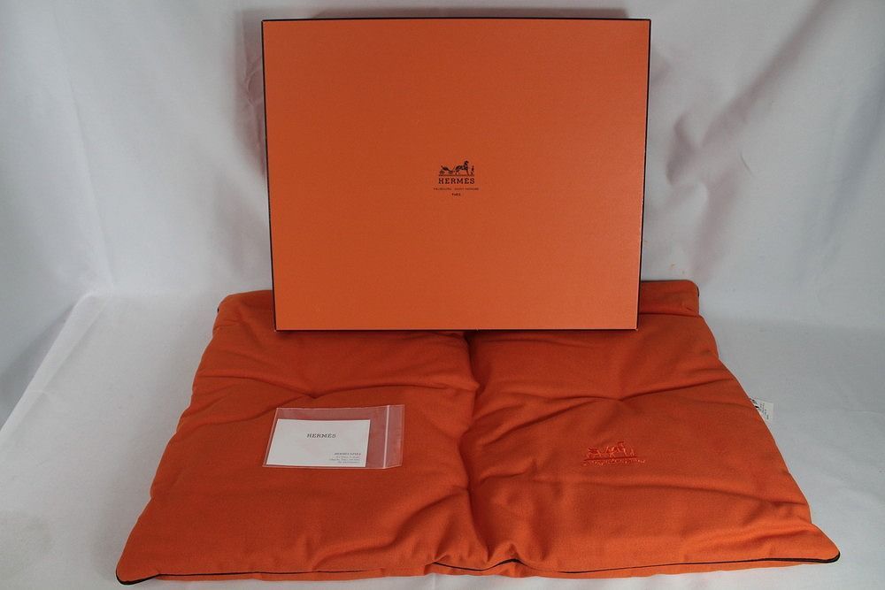 【美品】HERMES エルメス ロゴ刺繍 クッション マット ペット ベビー ◇希少 HERMES エルメス ロゴ刺繍 クッション マット ペット