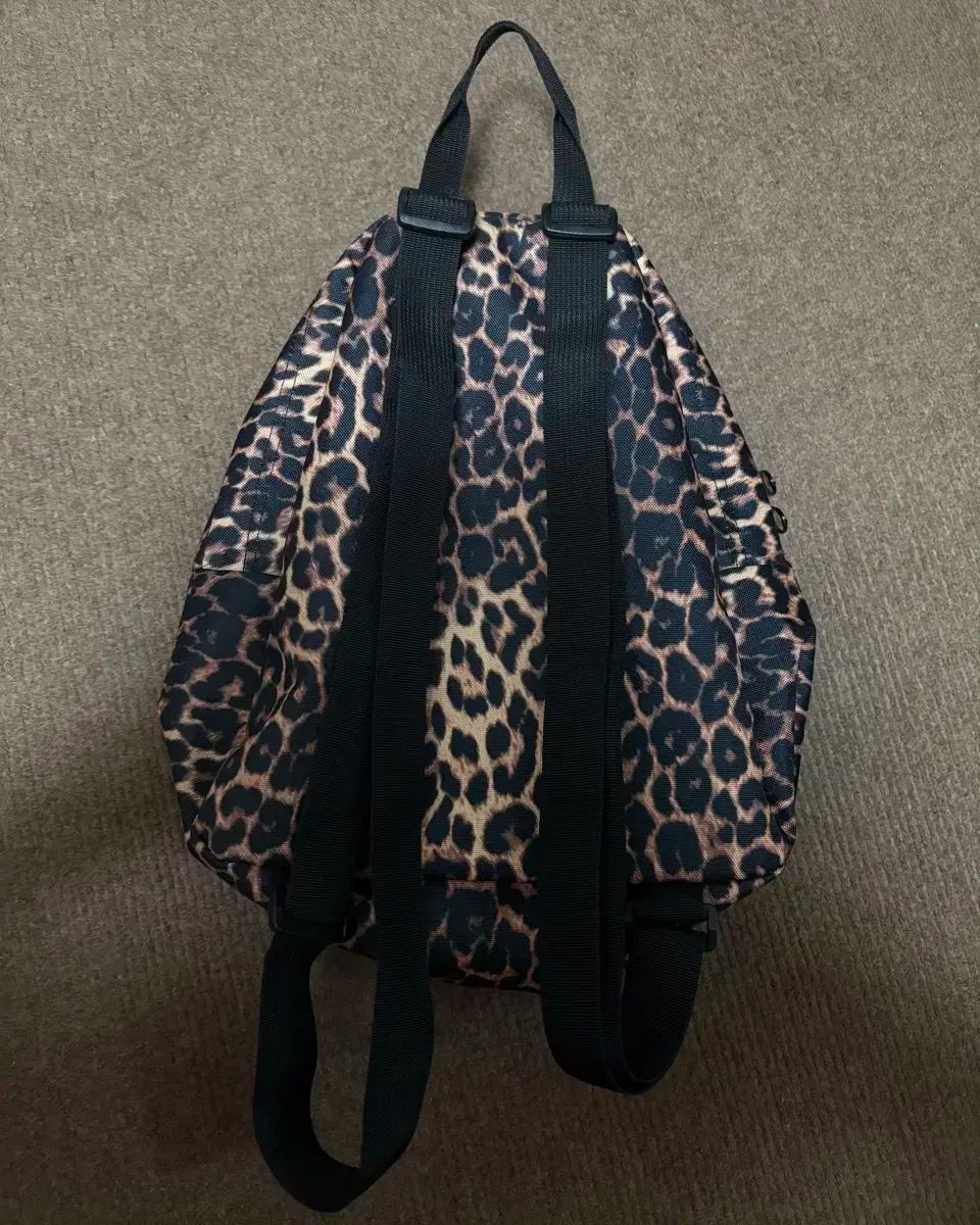 JANSPORT 公式 ハーフパイント ANIMAL ILLUSION 新品 JANSPORT(ジャンスポーツ) jansport ハーフパイント ANIMAL
