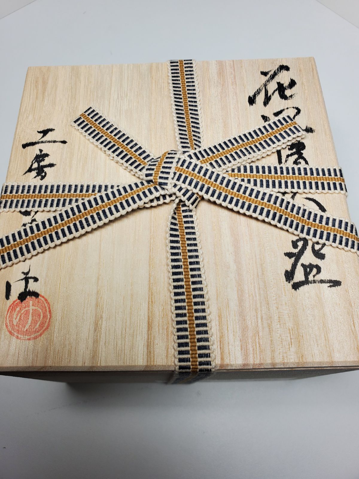 【新品未使用】工房ゆずり　薄紅花景色　抹茶碗(平型)贈り物 プレゼント Amazon | 工房ゆずりは 薄紅花景色 抹茶碗 手造り 手描き 瀬戸焼