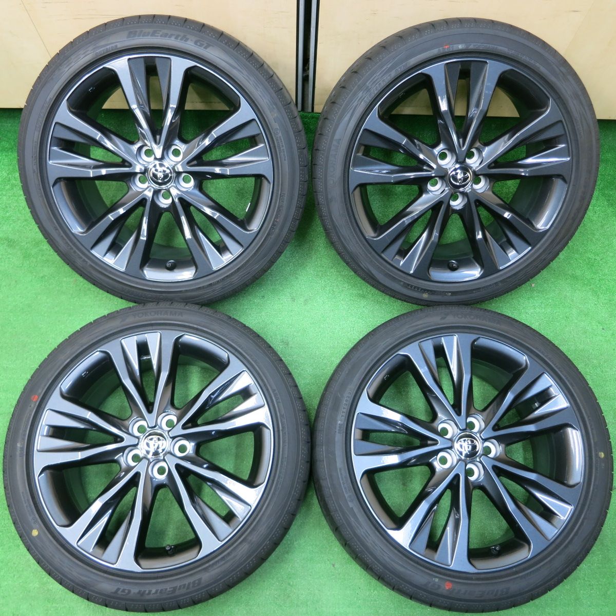 送料無料*新車外し！23年☆トヨタ カローラ ツーリング W×B 純正 215 