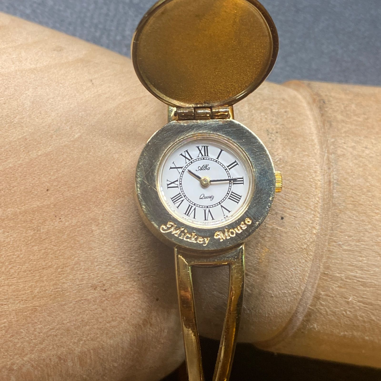 SEIKO セイコー Y590-0210 ALBA アルバ ミッキーマウス ゴールド バングル