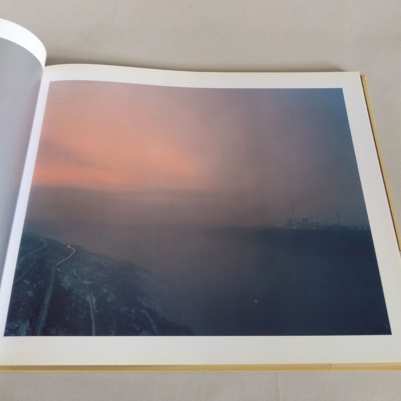 BEYOND MEMORY AND UNCERTAINTY　米田知子 米田知子が語る、写真によってとらえた「見えざる記憶と歴史