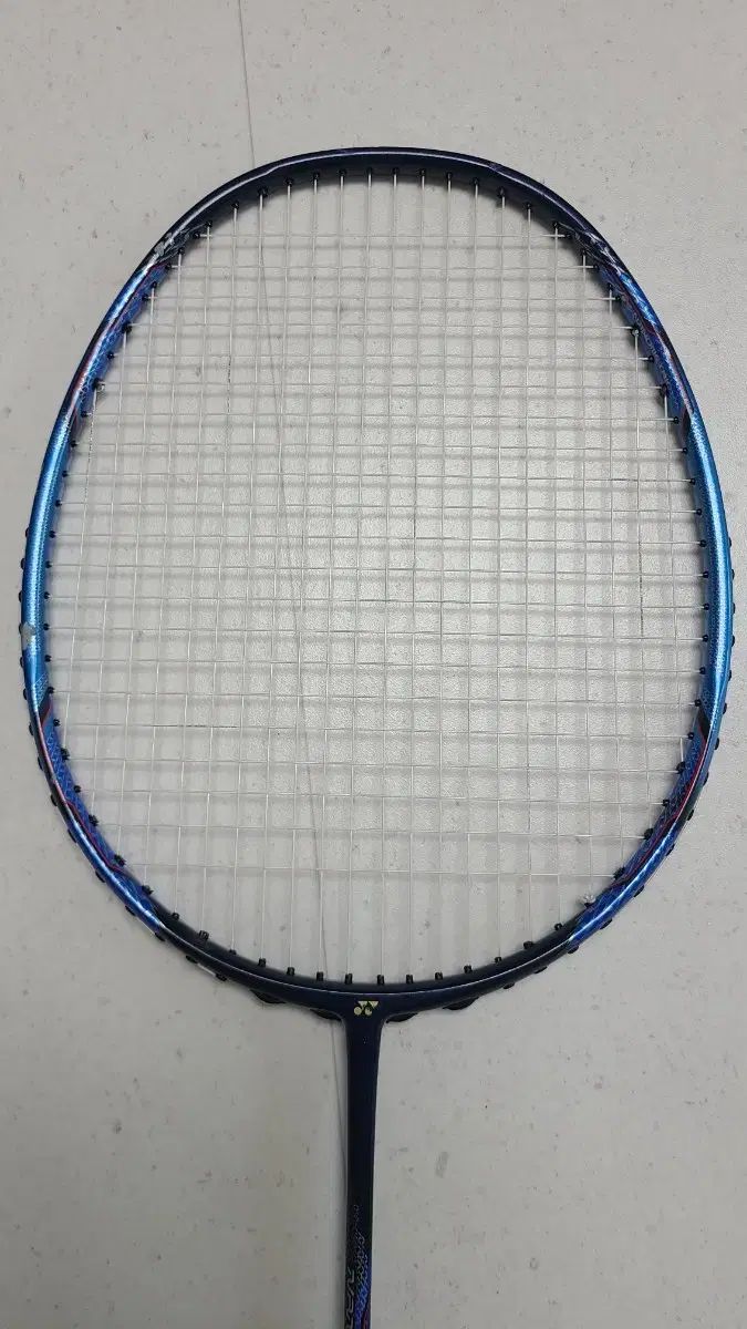 YONEX
