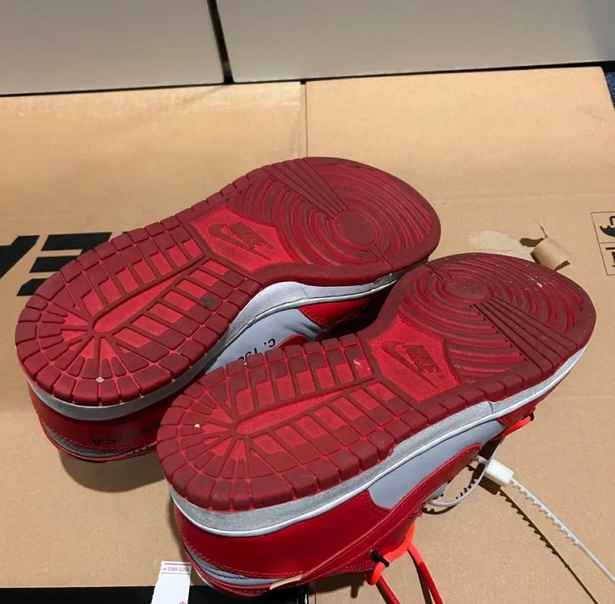 NIKE