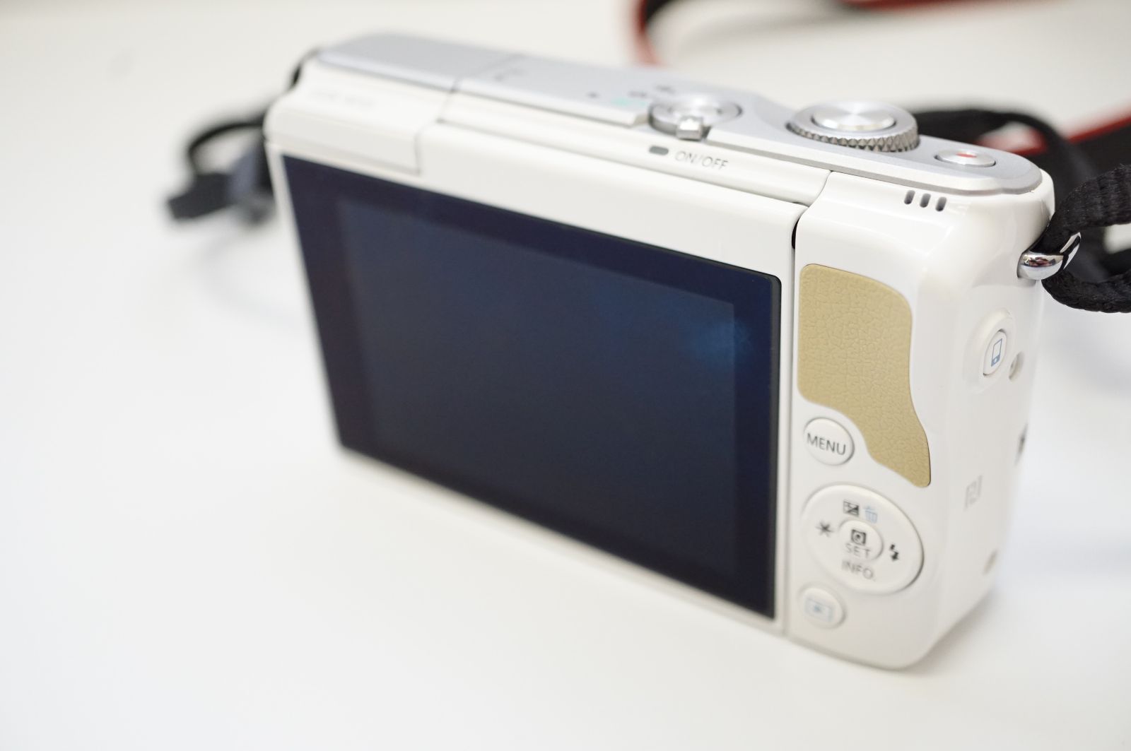 L141339) Canon キャノン EOS M10 ミラーレス一眼 カメラ 訳アリ 