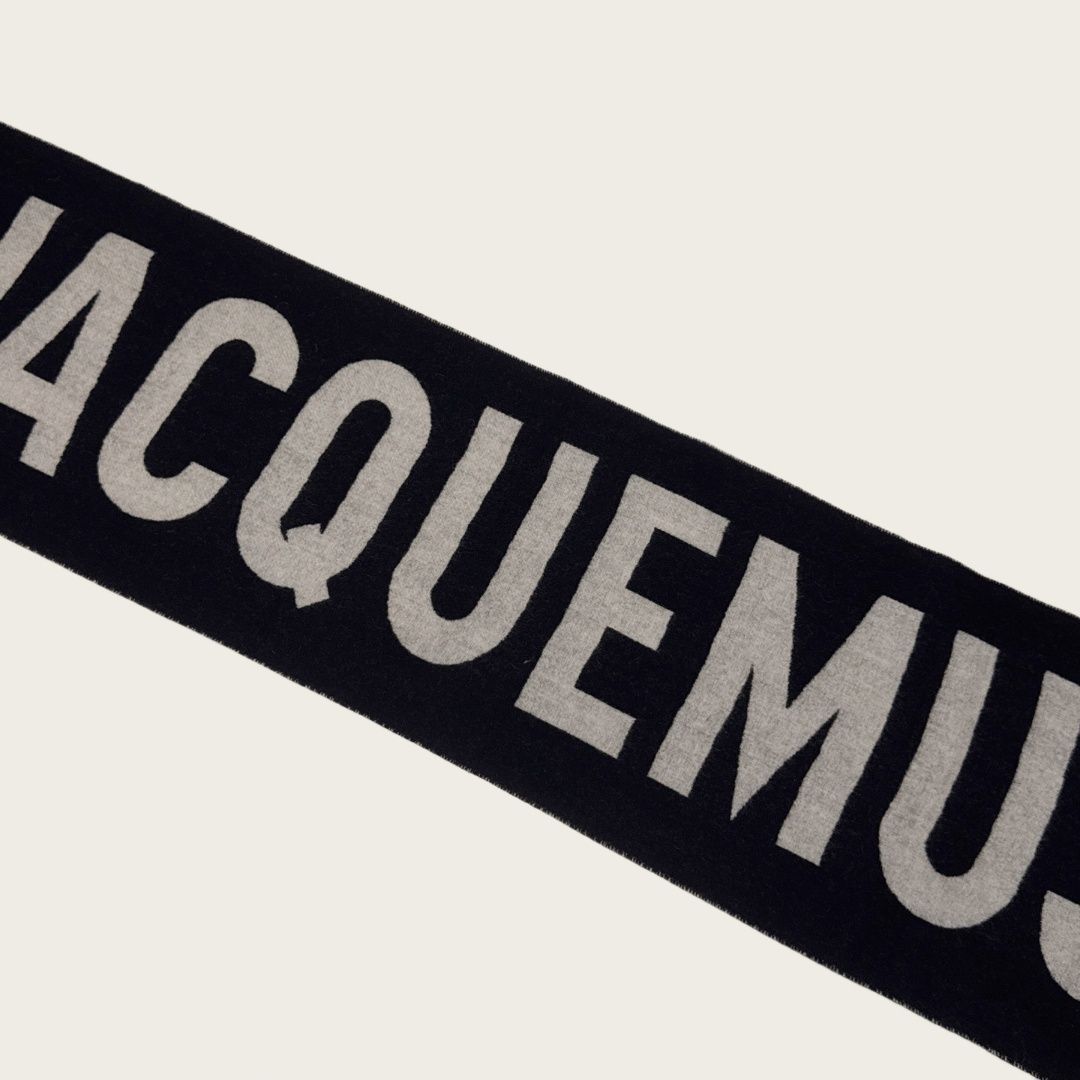 JACQUEMUS ジャックムス マフラー ロゴマフラー ブラック 35