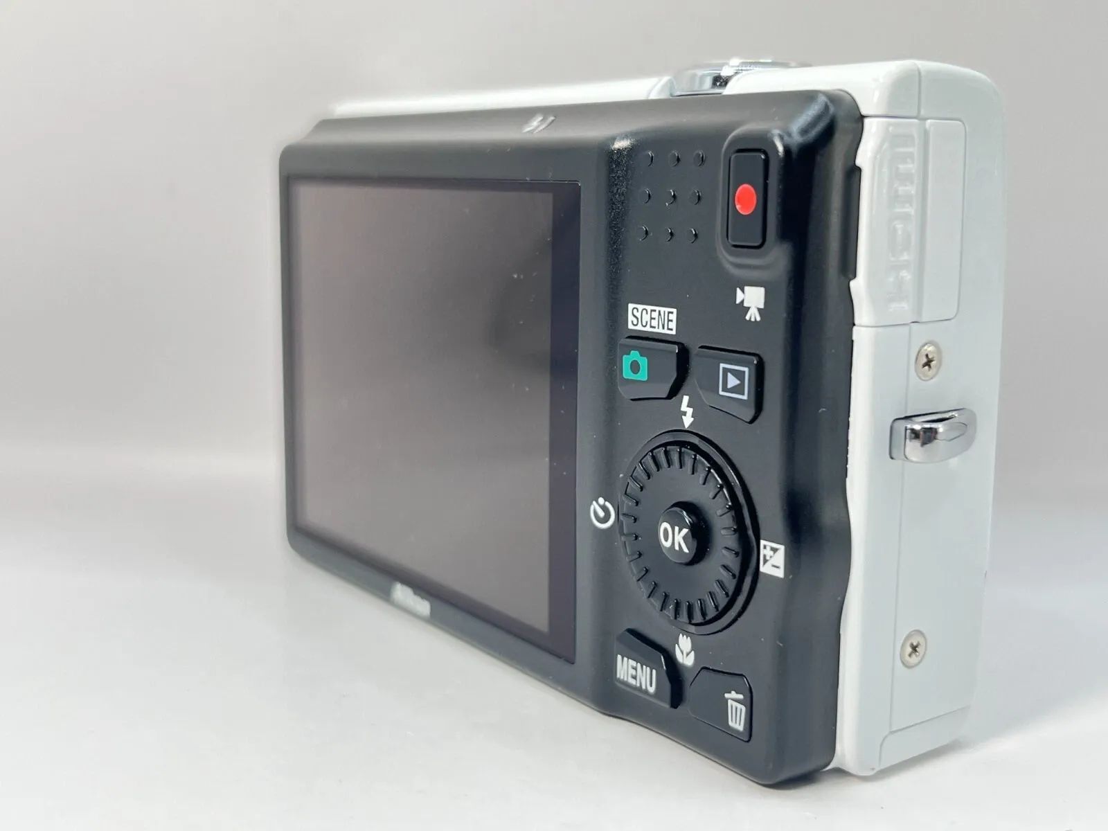 美品 Nikon COOLPIX S6200 コンパクトデジタルカメラ ホワイト 光学10