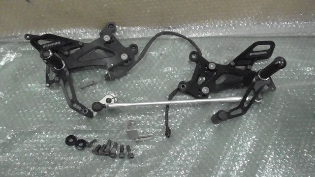 YZF-R1　JYARN20N87A　の　バックステップ　左右　STRIKER:#1737602754