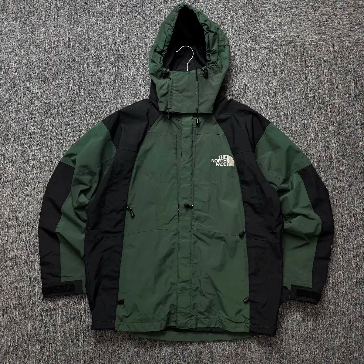 THE NORTH FACE(ザノースフェイス) ゴアテックス バイカラー マウンテン ジャケット ダークグリーン