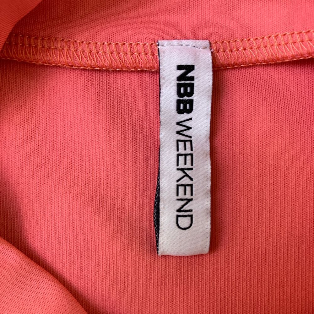 サイズ：1 NBB WEEKEND エヌビービーウィークエンド  ハイネック 半袖Tシャツ  ピンク系 [240101500305] ゴルフウェア レディース ストスト サイズ：1 NBB WEEKEND エヌビービーウィークエンド ハイネック