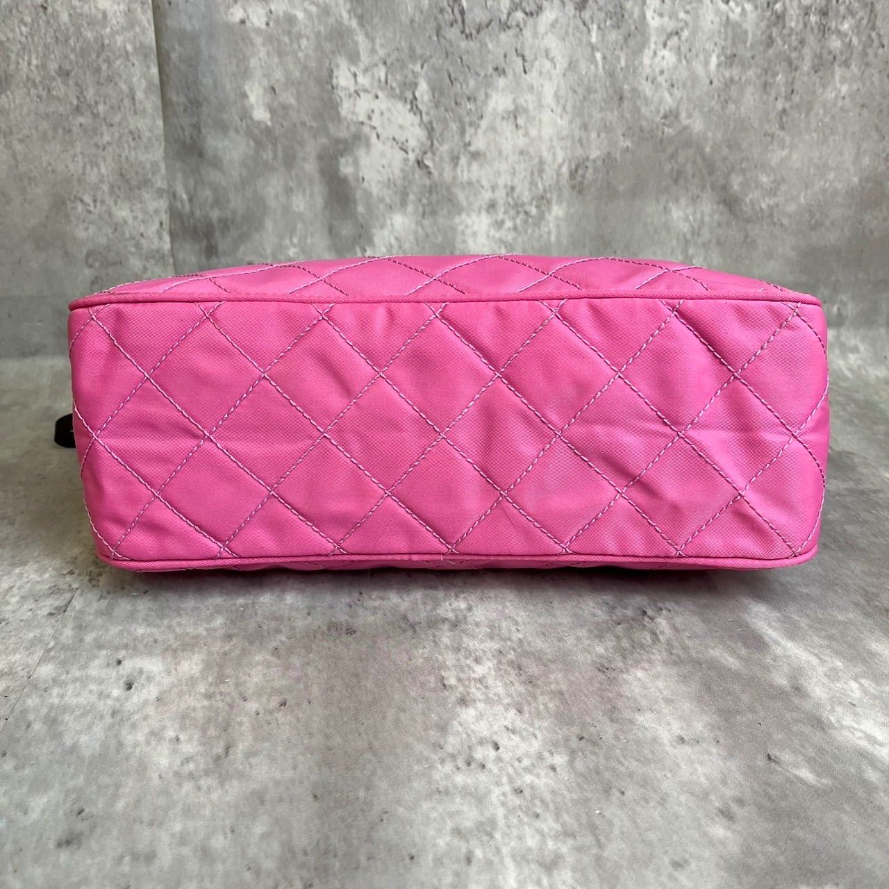 ✨美品✨PRADA プラダ　ポーチ　キルティング　三角プレート　ピンク　ナイロン 楽天市場】【バッグ】PRADA プラダ キルティング ポーチ コスメ