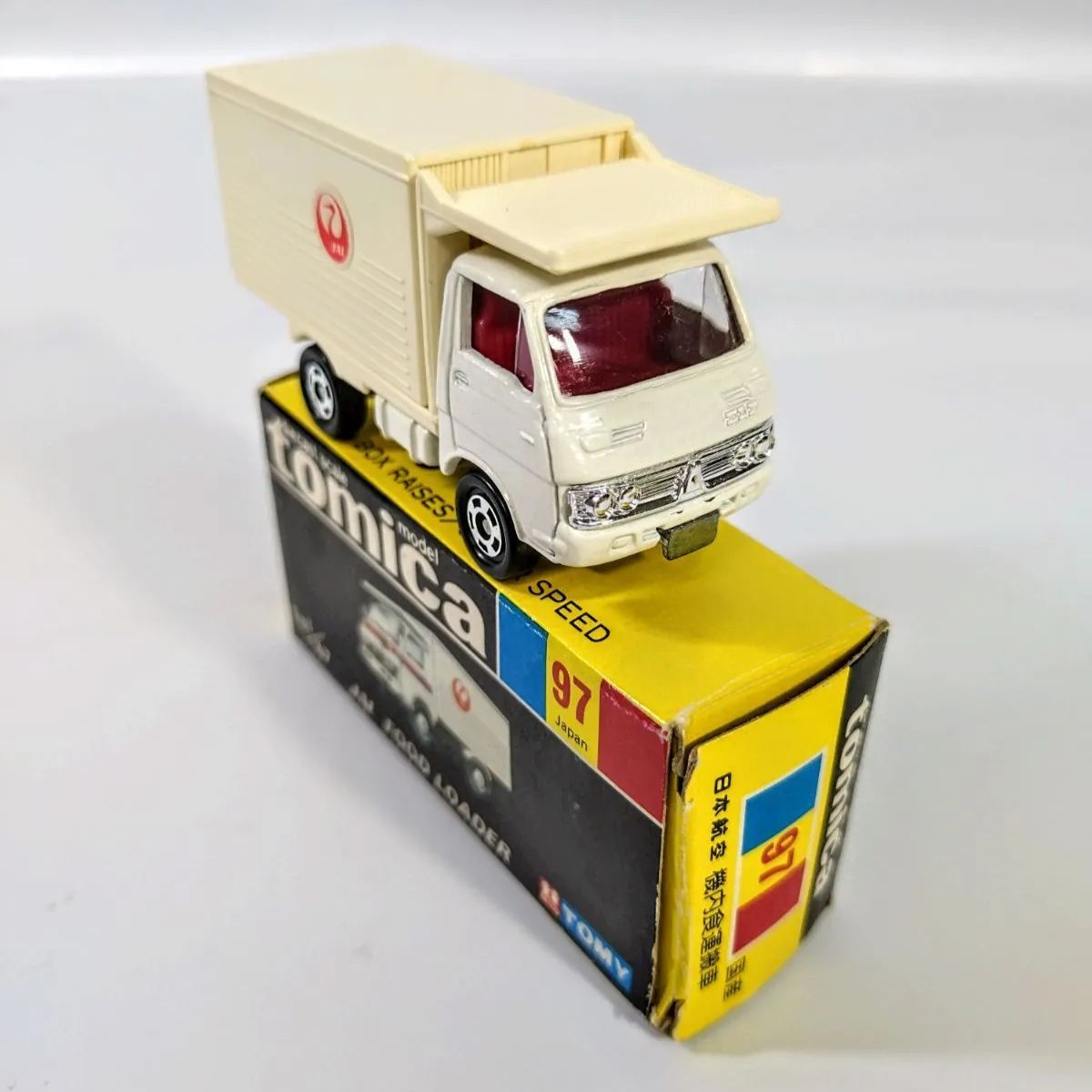 tomica トミカ 97 いすず エルフ 日本航空 機内食運搬車 黒箱