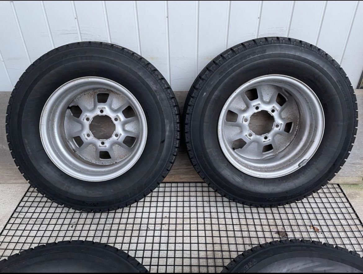 100系ハイエース純正15インチスタッドレスタイヤ、ホイールセット