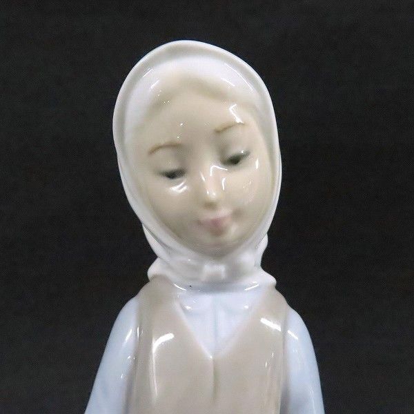 anv リヤドロ LLADRO 陶芸・フィギュリン #4826 うさぎの食事 置物