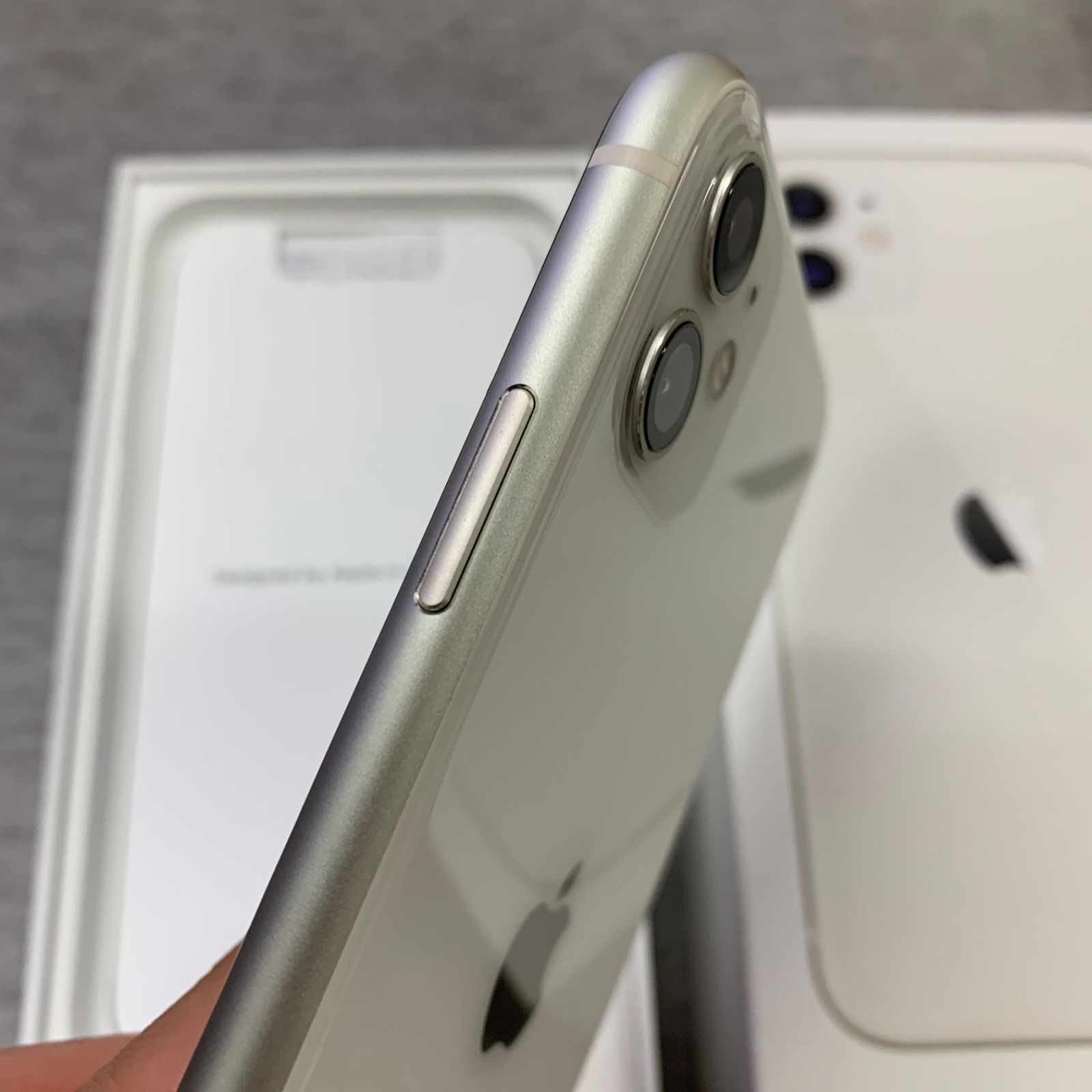 iPhone 11 128GB ホワイト - メルカリ