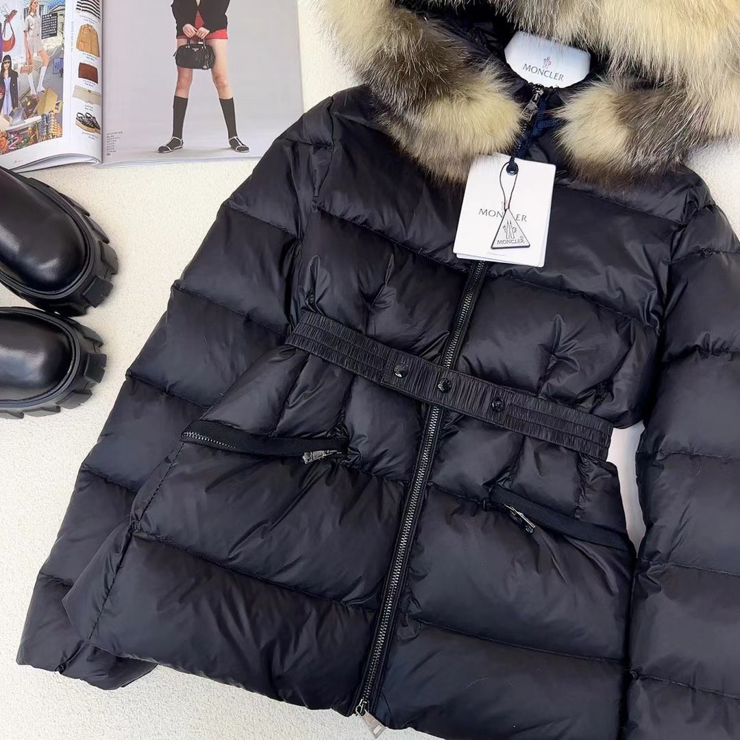 MONCLERモンクレール 黒 ダウンジャケット フード付き ウエスト