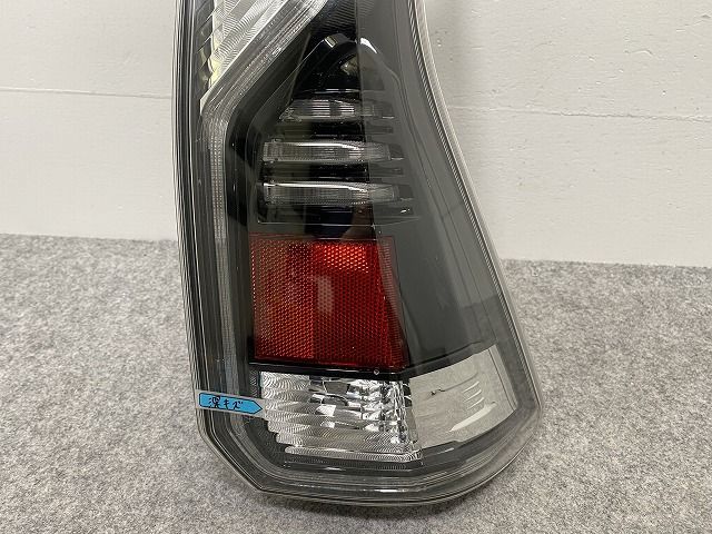 日産セレナライダー C27、GC27、右テールランプ。KOITO セレナ C27 e-POWER/HC27/HFC27 オーテック/GC27/GNC27 右