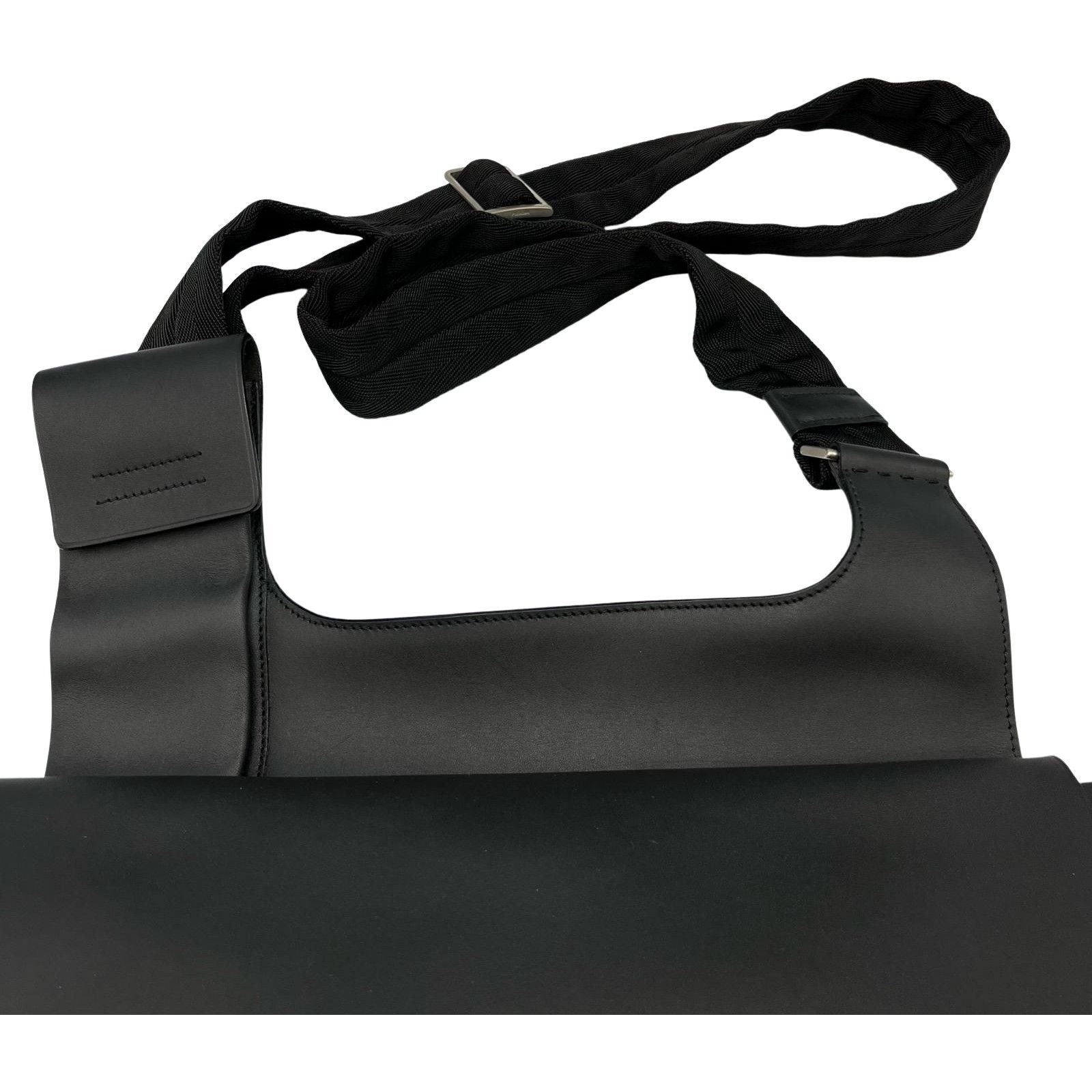 PRADA メッセンジャーバッグ ブラック PRADA プラダ ショルダーバッグ メッセンジャーバッグ ナイロン
