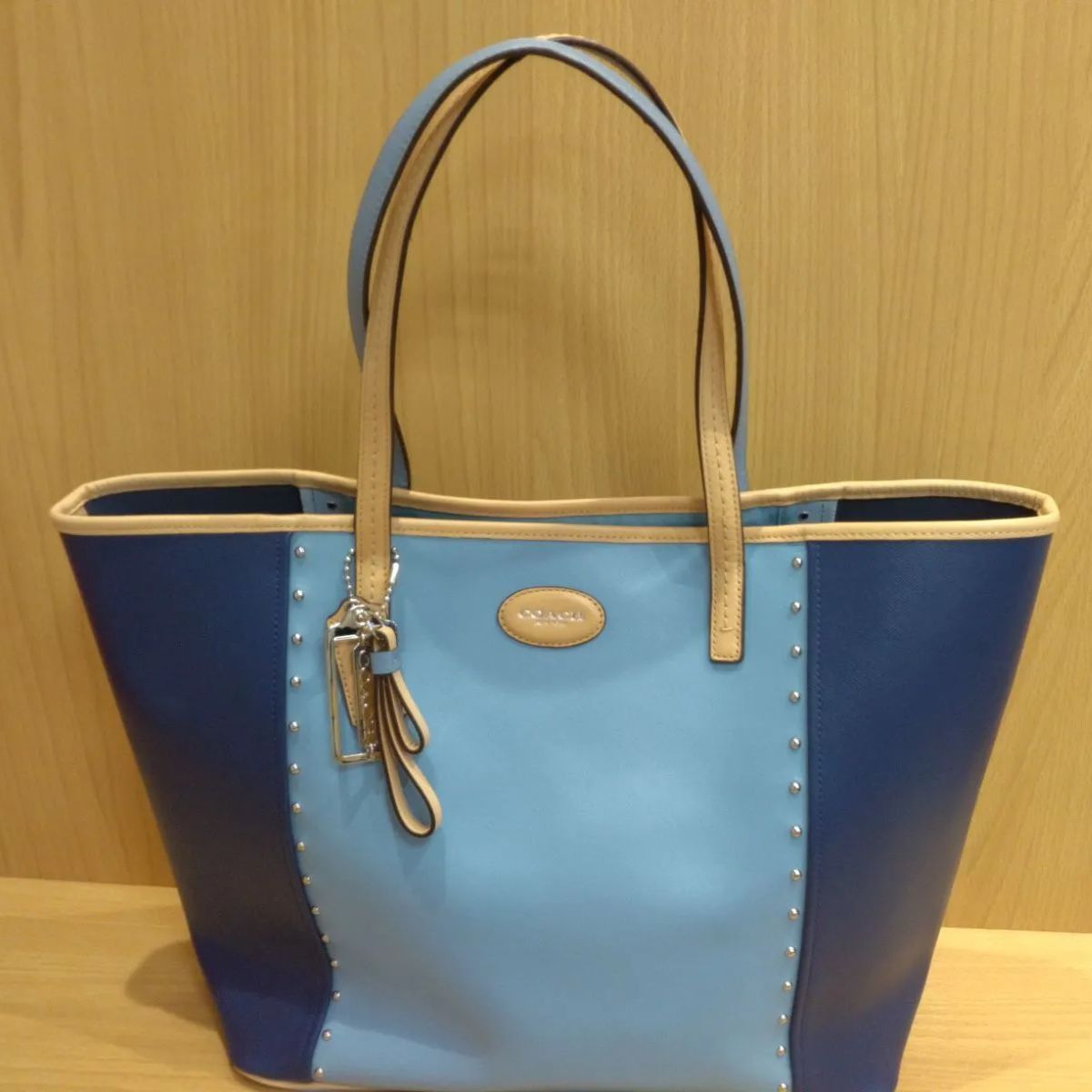良品 コーチ COACH レザー スタッズ トートバッグ F31325 - メルカリ