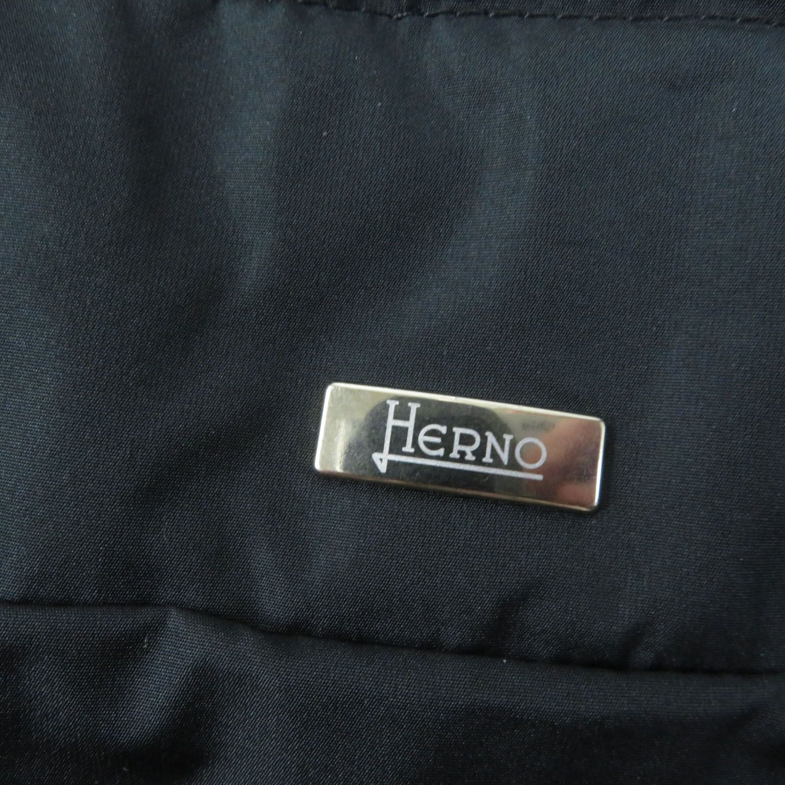 極美品 Herno ヘルノ 19年製 PI1066D-12017 ロゴプレート付 切替 スタンドカラー ZIP UP ライト ダウンジャケット ...