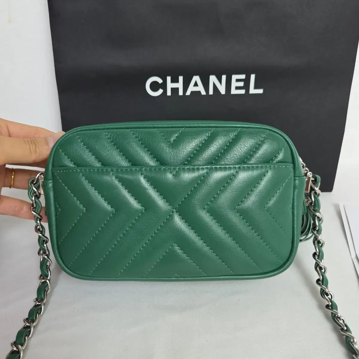 シャネル カーフスキン カメラバッグ 新モデル