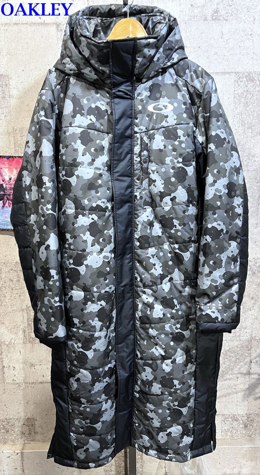 美品 OAKLEY 中綿 ロング ベンチコート 迷彩 XL メンズ