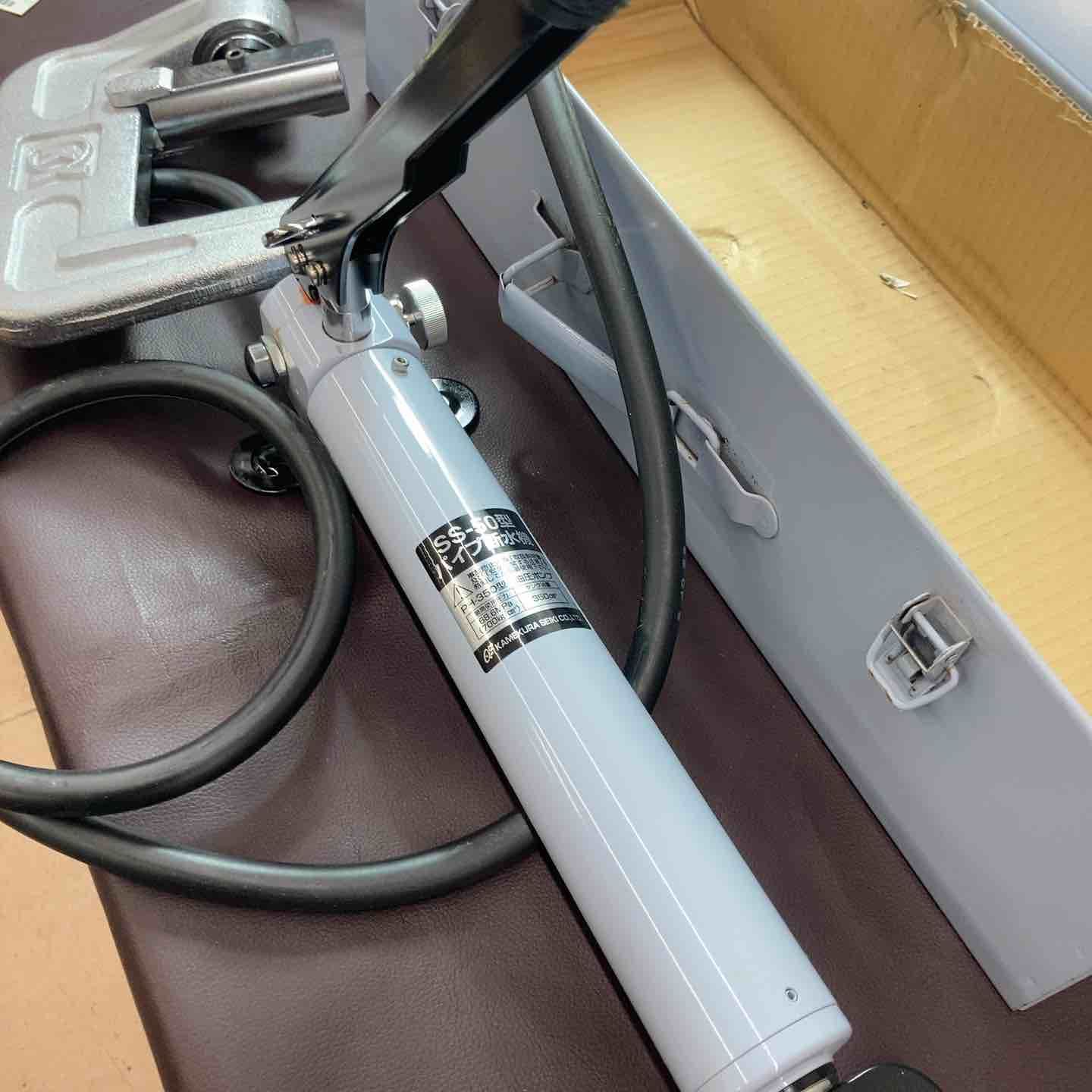 手動油圧式パイプ断水機
