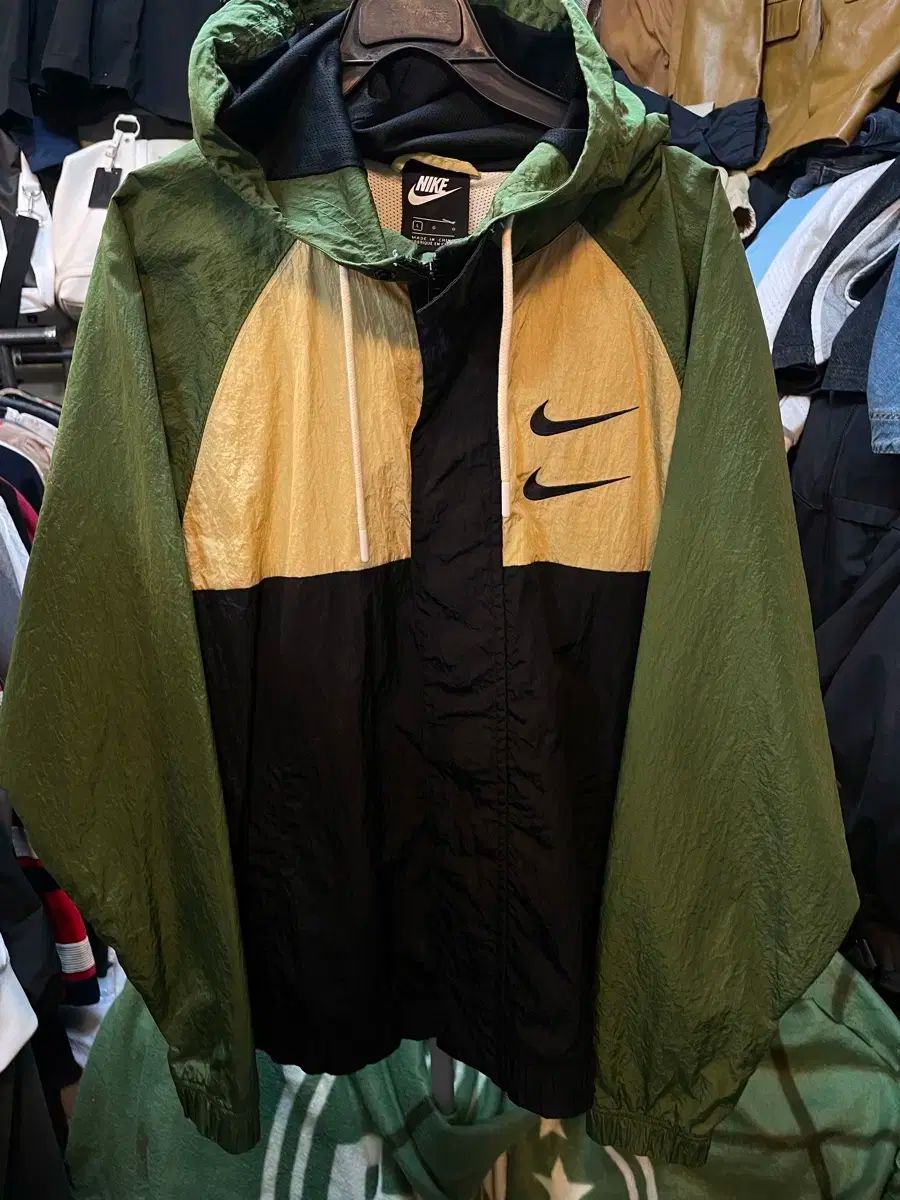 Nike ナイキ ダブルスウッシュ ウインドブレーカー