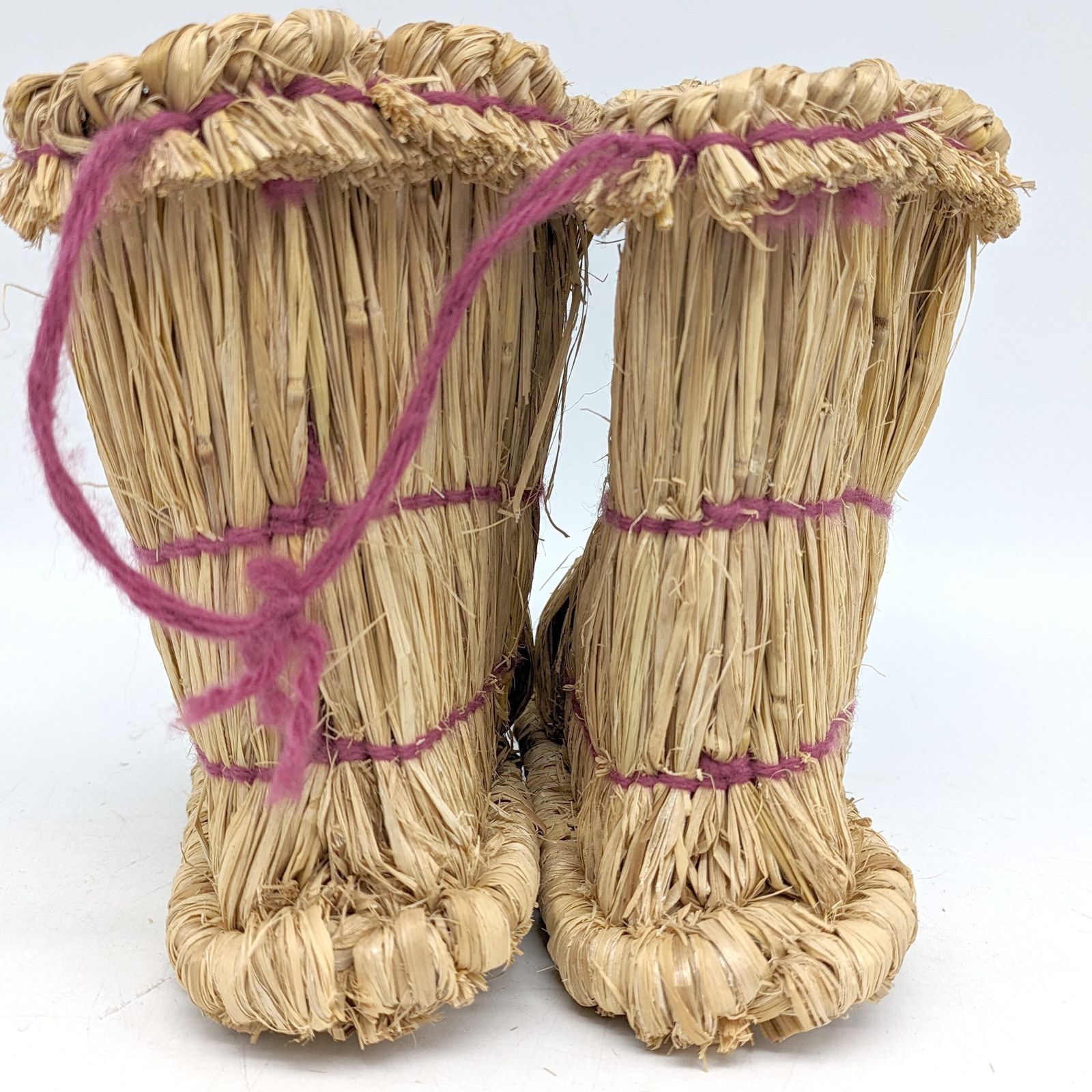 【インテリア】ミニ藁靴　わらぐつ　藁沓　雪靴　古民具　ミニサイズ 藁靴・わらぐつ・藁沓・雪靴・古民具・ミニサイズ・インテリア・紺紐