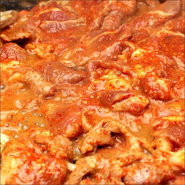 ジンギスカン 味付ラム 1kg (ラム肉/激辛/冷凍) 激辛マニア 挑戦 激辛 旨辛 ラム肉 羊肉 北海道名物 郷土料理 じんぎすかん BBQ 焼肉 ギフト 贈り物 プレゼント ご家庭用 北海道 グルメ 肉の山本 千歳ラム工房 お取り寄せ