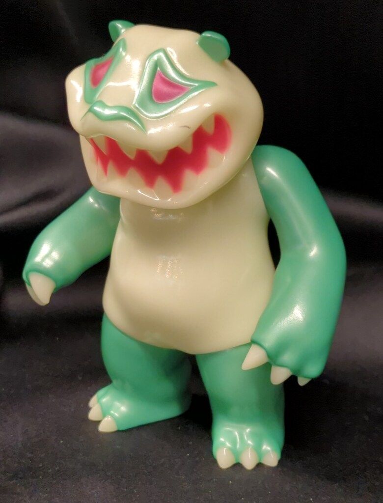 HARIKEN マッドパンダ MAD PANDA 蓄光成型/緑塗装 TTTOY HARIKEN マッドパンダ MAD PANDA 蓄光成型/緑塗装 ピンク目