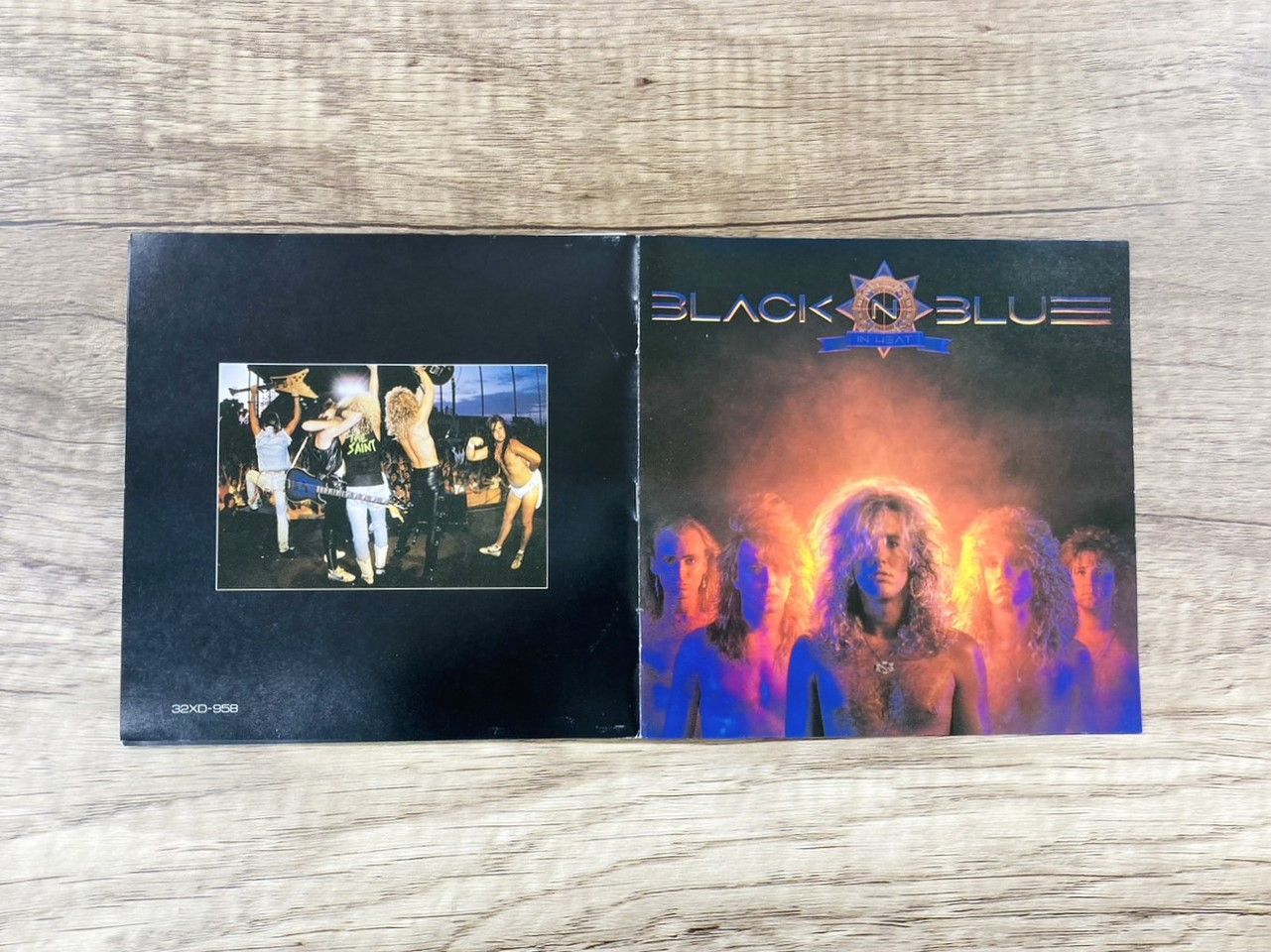 【CD/帯付】ブラック•アンド•ブルー / イン•ヒート　32XD-958 CD/帯付】ブラック•アンド•ブルー / イン•ヒート32XD-958