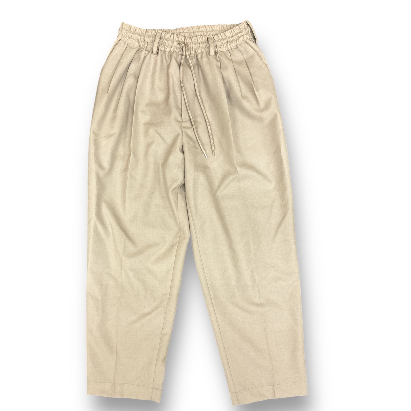 試着のみ美品！ MARKAマーカ GYM EASY PANTS タックパンツ