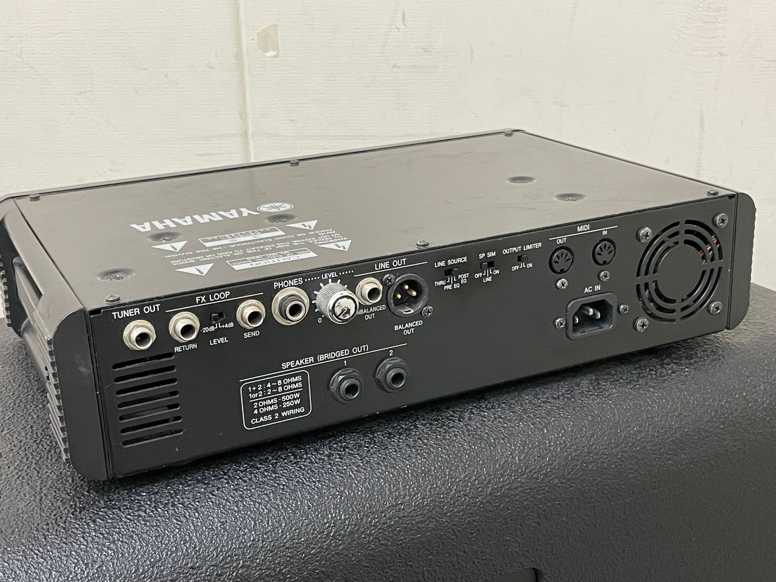 YAMAHA BBT500H 小型高効率 ベースアンプ 最大 500W出力 一部難あり