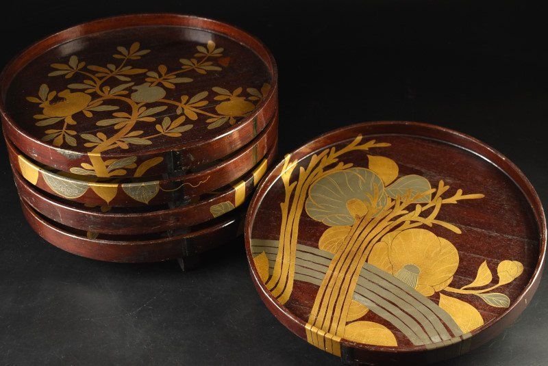 蔵A3789 時代 木製絵替花文蒔絵 足付膳 丸盆 会席盆 五客