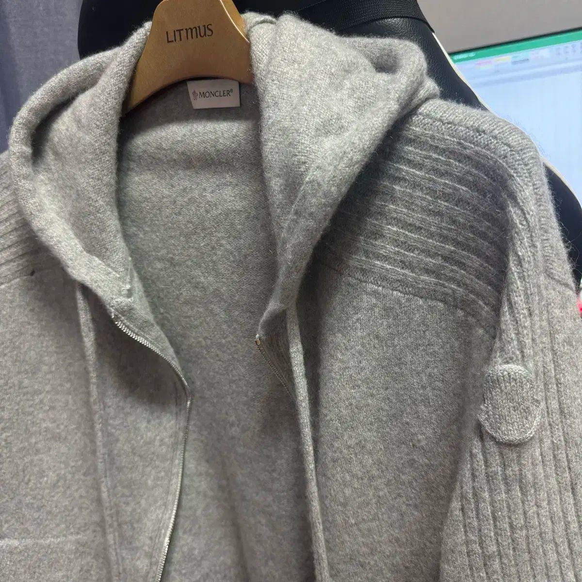 S サイズ 22FW MONCLER(モンクレール) ニット セーター フード付き 