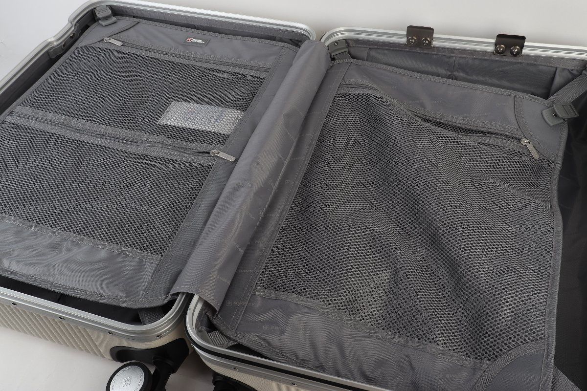 スイスミリタリー プレミアム Cタイプ 64L ホワイト TSAロック付